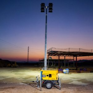 cq5dam_web_800_800-300x300 Ein mobiler Lichtmast beleuchtet eine Baustelle